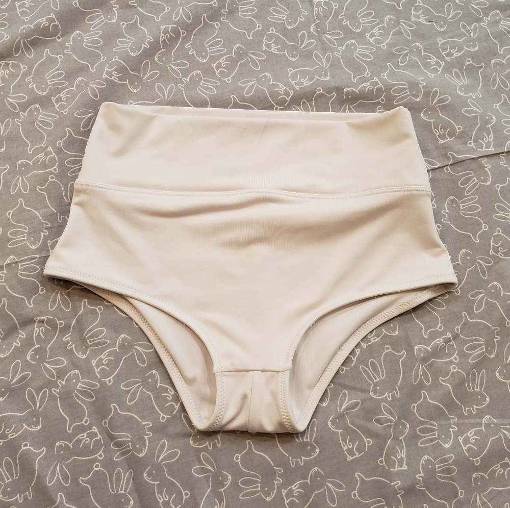 PINK gym to swim, high waisted shorties in white